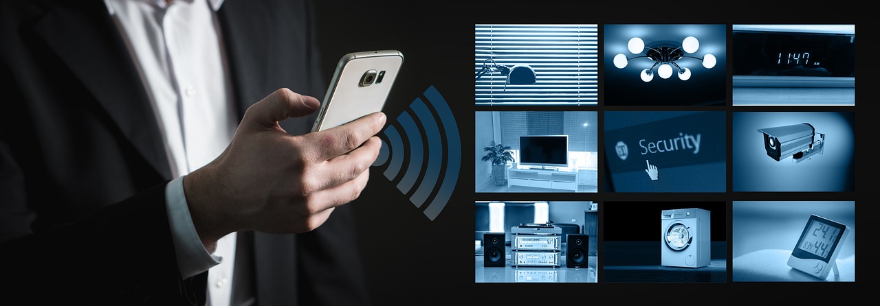 Woonkamer met slimme lichtsensor voor optimale verlichting. Woonkamer met slimme lichtsensor voor optimale verlichting.